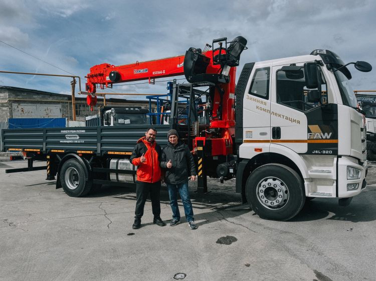 Вчера у нас состоялась выдача бортового автомобиля FAW с КМУ