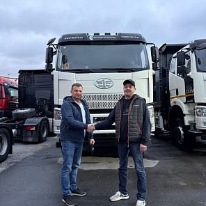 В ГК Автомагистраль снова отличный день — мы выдали новенький FAW довольному клиенту!