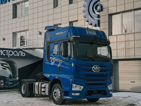 Магистральный тягач FAW J7 4x2