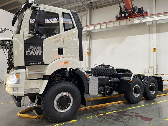 Тягач FAW 6 х 6 