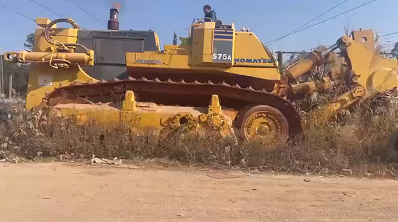 Бульдозер Komatsu D575