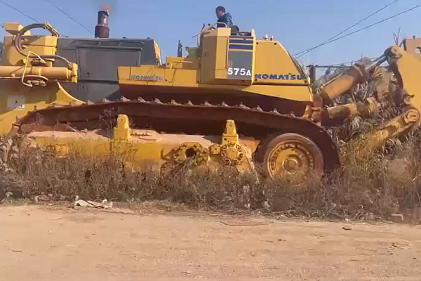 Бульдозер Komatsu D575