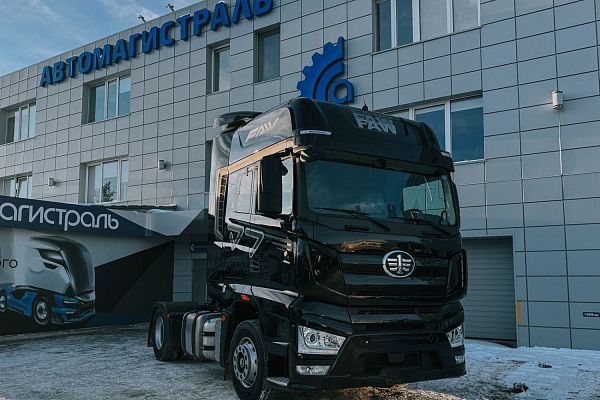 Магистральный тягач FAW J7 4x2