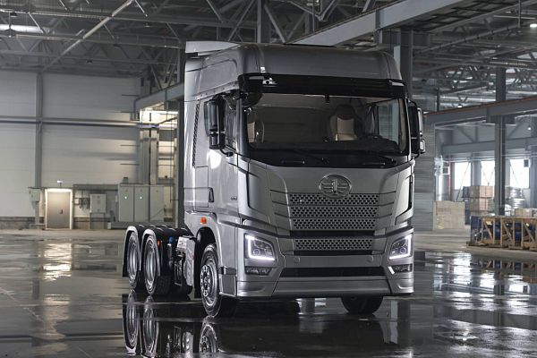 СЕДЕЛЬНЫЙ ТЯГАЧ FAW ORYX 6х4