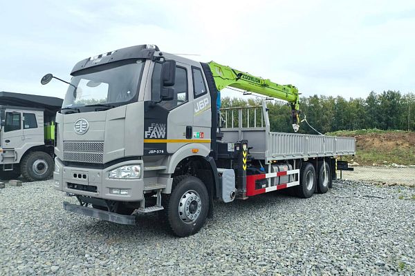 Бортовой автомобиль FAW с КМУ  Zoomlion 