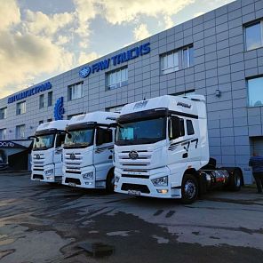 Газовые тягачи FAW J7 LNG впервые заехали в сервис «Автомагистраль» в Миассе