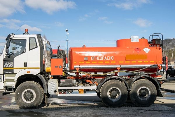 Автотопливозаправщик АТЗ FAW 6х6 односкатная ошиновка