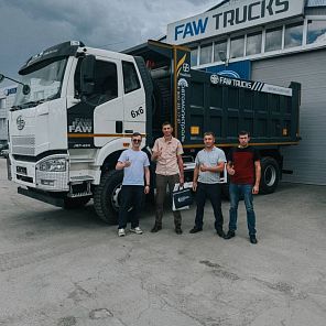 Сегодня состоялась выдача самосвала FAW 6х6 2023 года! Наш менеджер Дмитрий Шевцов лично передал ключи счастливому владельцу. Поздравляем клиентов с отличным приобретением!